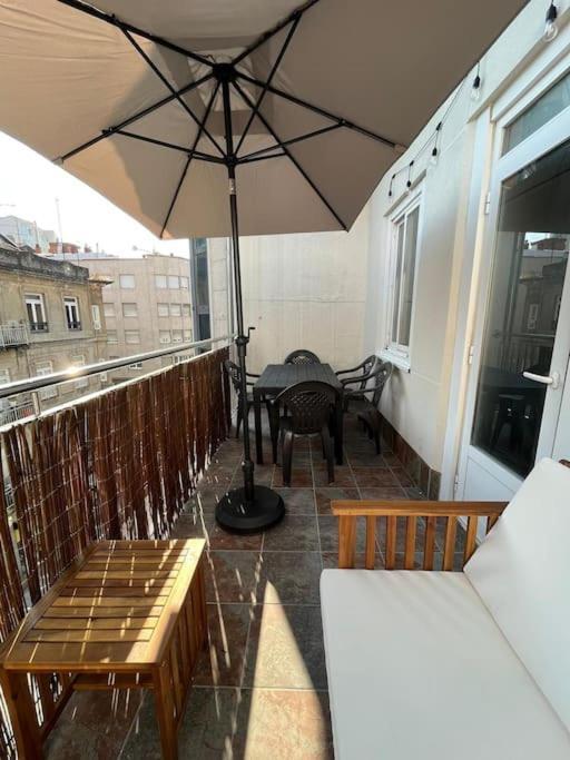 Atico Vintage Con Terraza Apartment Vigo Bagian luar foto